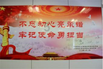 卡通红色汽车拼图
