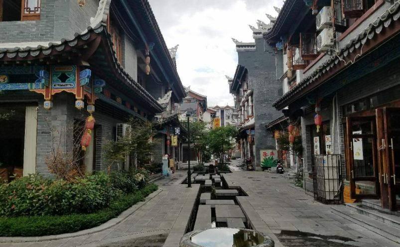 应对低温雨雪天气|以雪为令 湘西州执委妈妈巾帼志愿服务队开展扫雪除冰送温暖活动