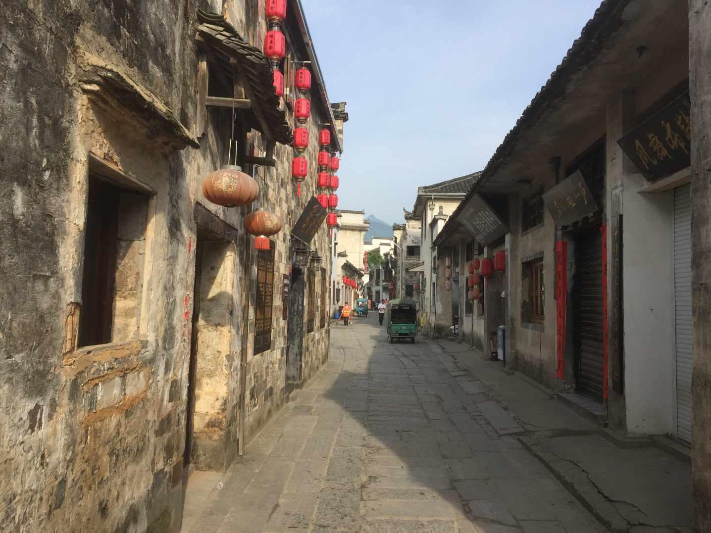 大型警车找轮胎