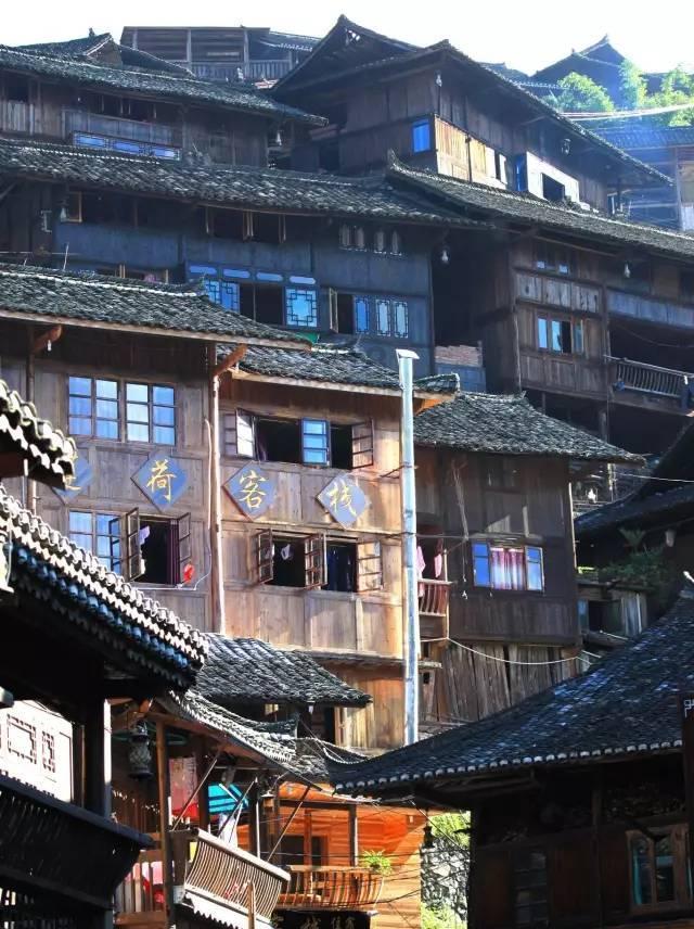 李湘惊艳复出!五官发福却更显富态,与李维嘉直播亲密似姐弟